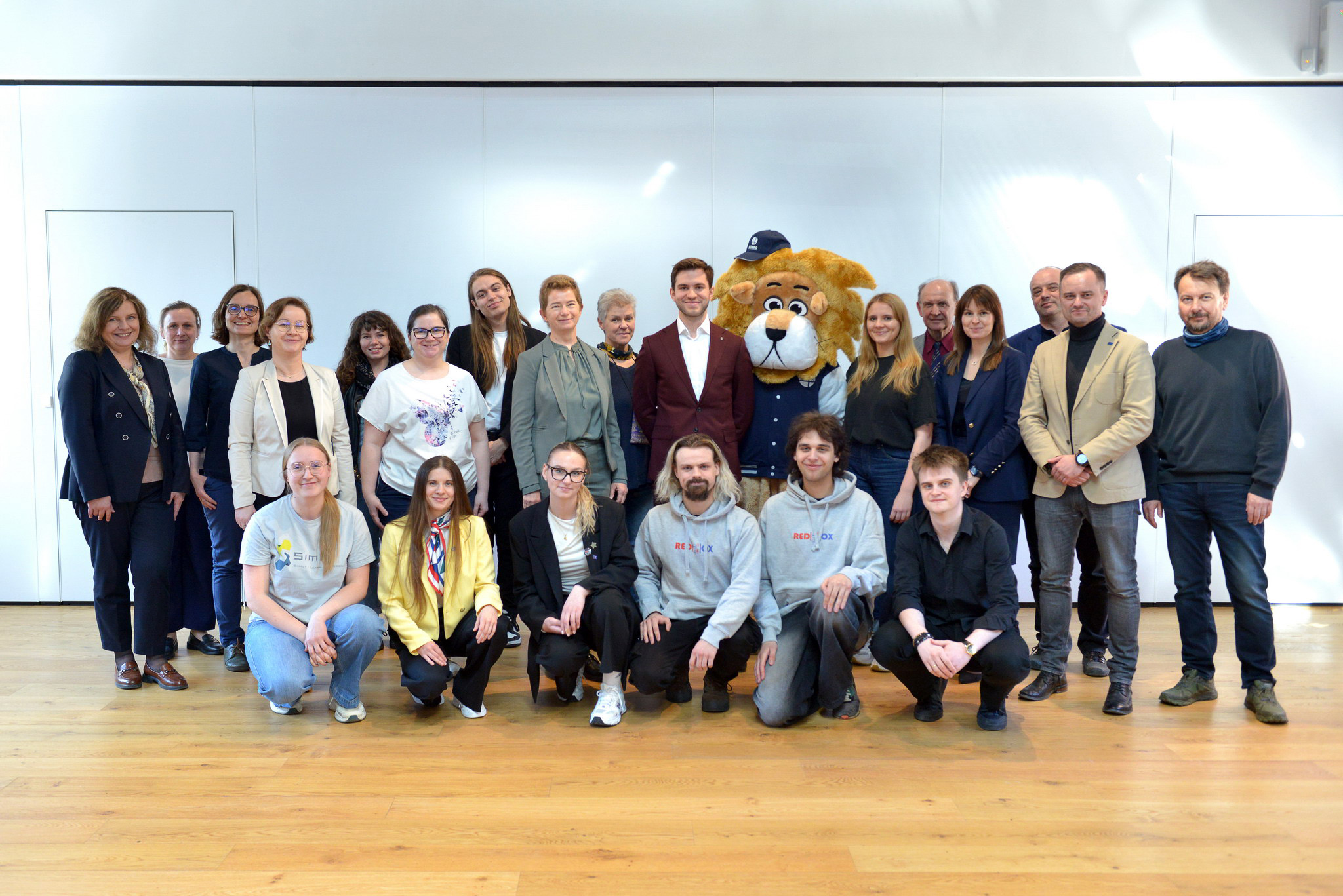 Uczestnicy etapu uczelnianego konkursu "Czerwona Róża". Fot. K. Krzempek