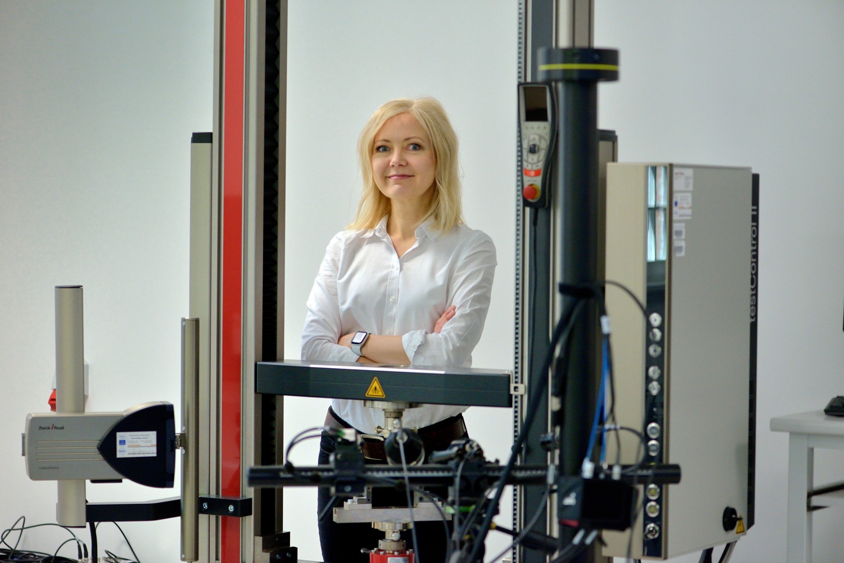 Na zdj. prof. Magdalena Rucka w laboratorium Katedry Wytrzymałości Materiałów. Fot. Krzysztof Krzempek / Politechnika Gdańska