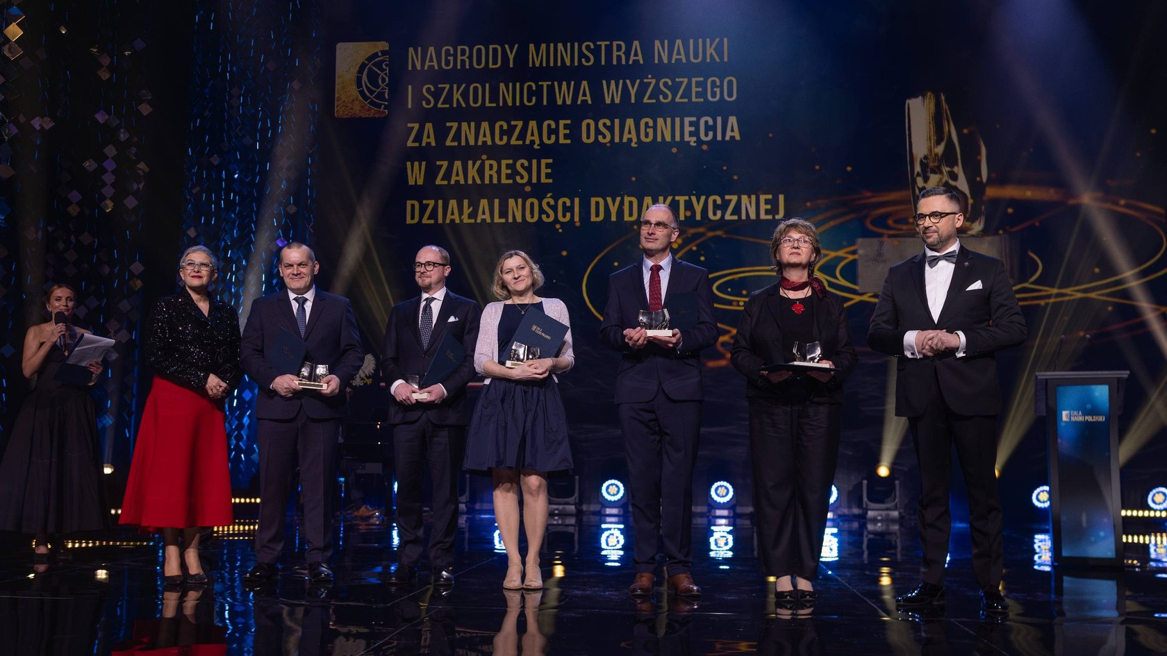 Joanna Mytnik (w środku) z Politechniki Gdańskiej podczas Gali Nauki Polskiej fot. Ministerstwo Nauki i Szkolnictwa Wyższego