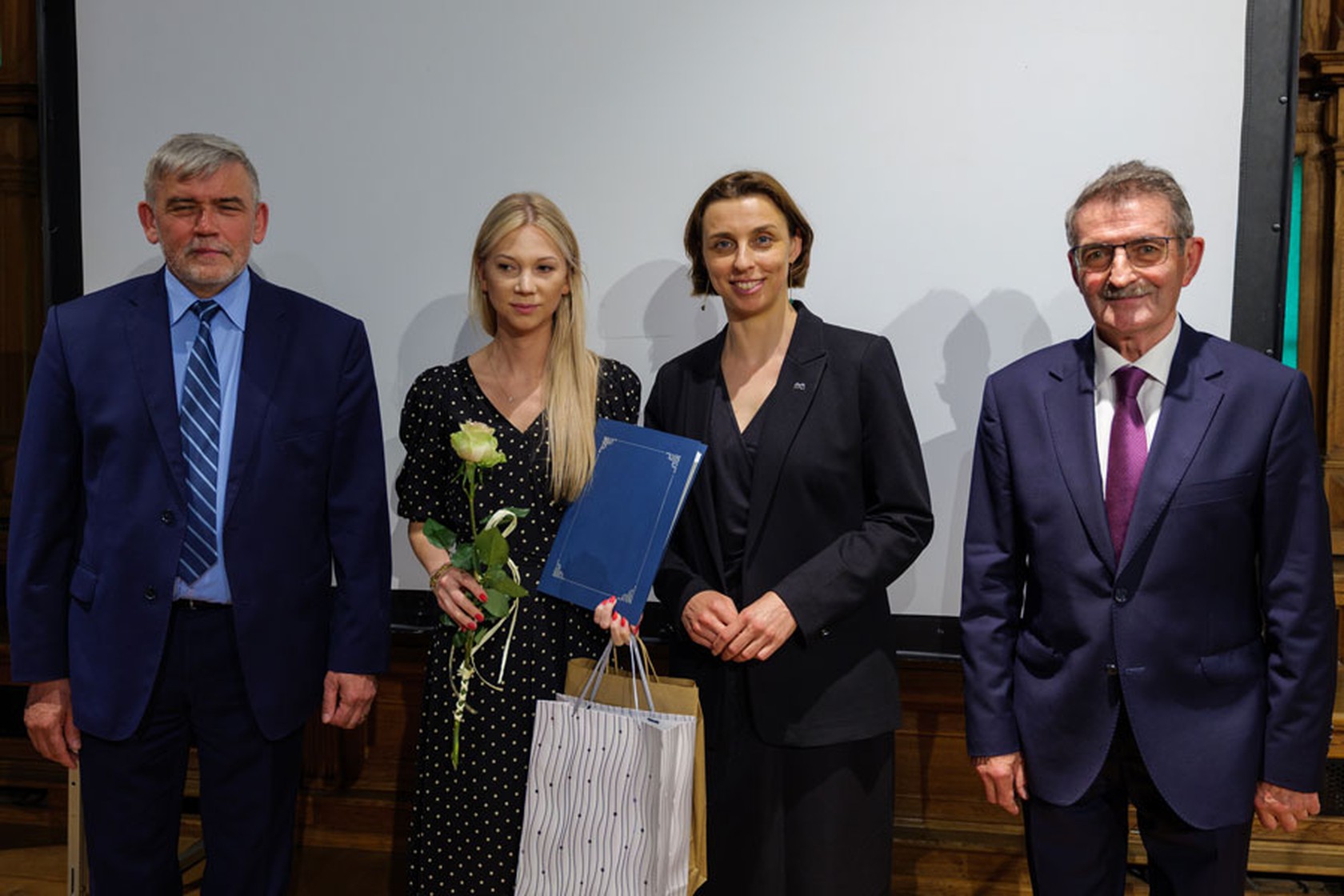 Na zdj. od lewej: prof. Tomasz Szubrycht, zastępca sekretarza generalnego GTN, dr inż. arch. Agnieszka Szuta, Monika Chabior, wiceprezydent Gdańska, prof. Jerzy Błażejowski, prezes GTN. Fot. Łukasz Bień / Uniwersytet Gdański
