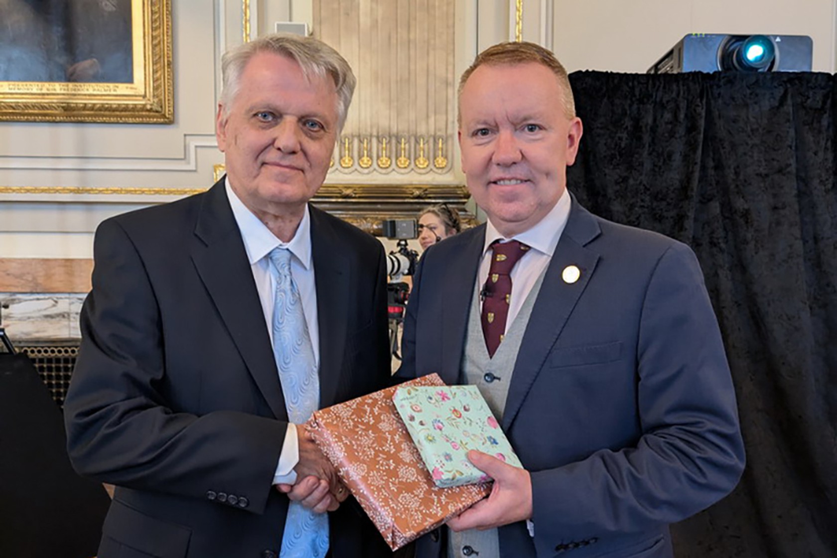 Wręczenie nagrody ICE prof. Waldemarowi Magdzie