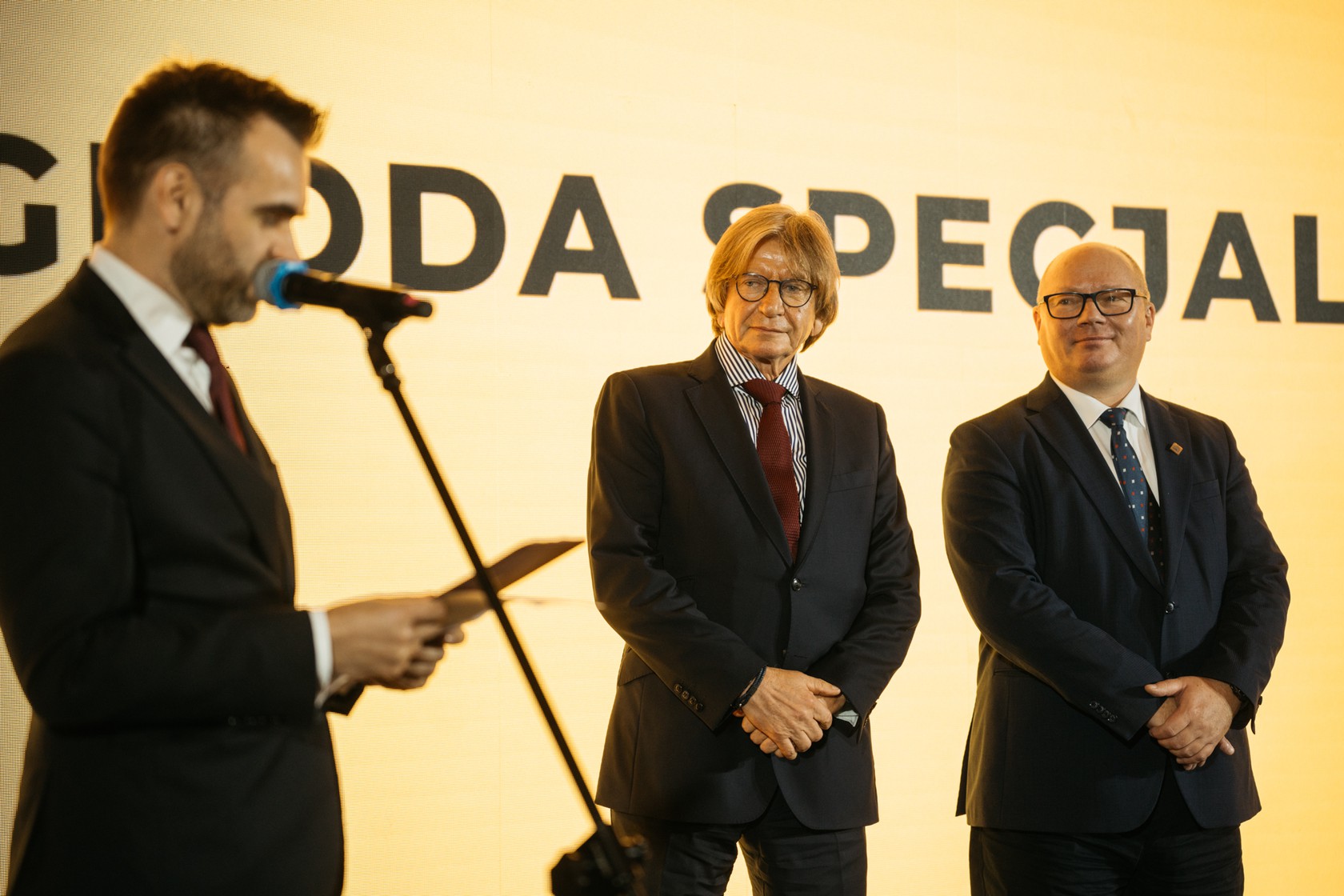 Na zdjęciu od lewej: Stanisław Szultka, dyrektor Departamentu Rozwoju Gospodarczego Urzędu Marszałkowskiego Województwa Pomorskiego, Romuald Kinda, przewodniczący rady nadzorczej LEX Secure AI, prof. Krzysztof Wilde, rektor Politechniki Gdańskiej. Fot. Łukasz Tokarczyk/UMWP