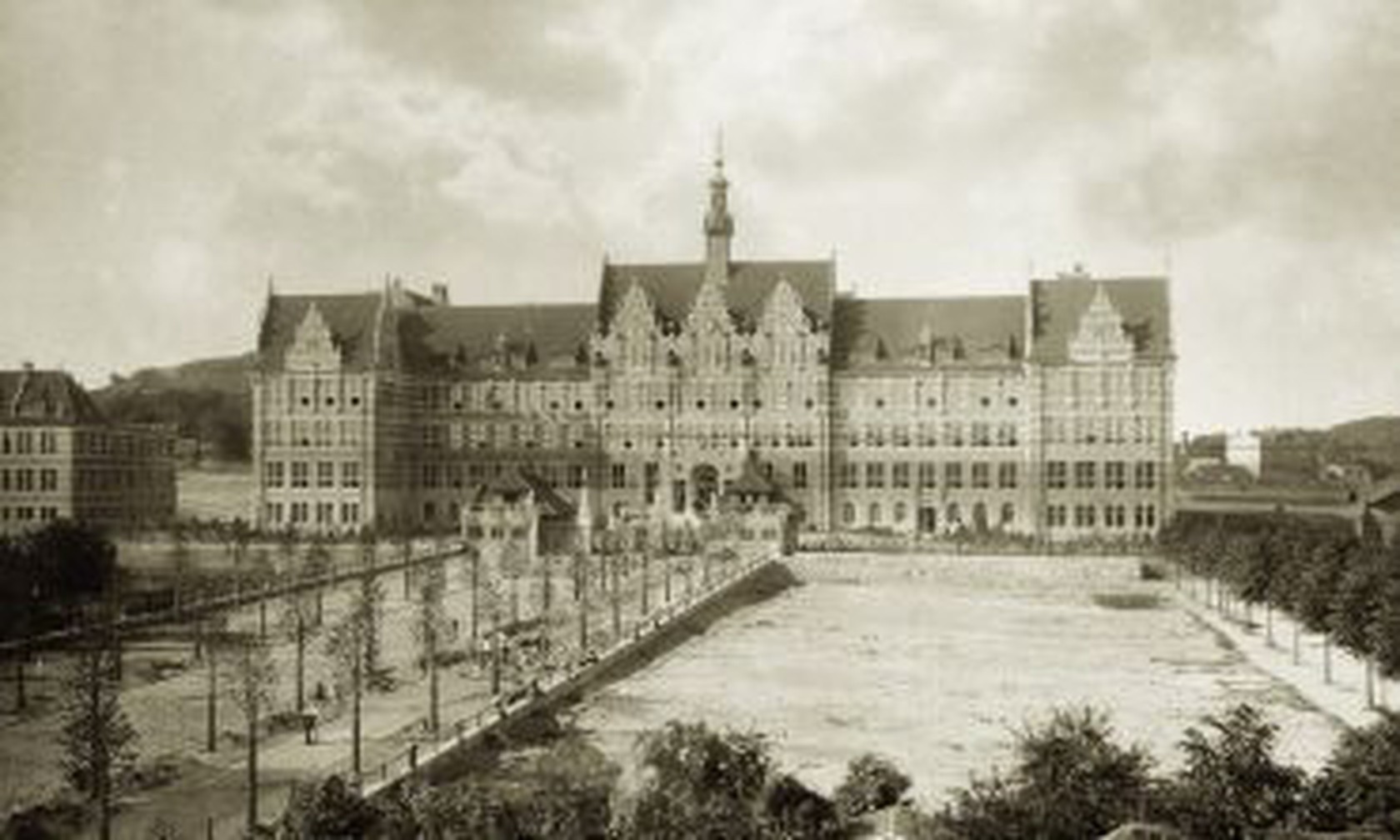 PG Gmach Główny w 1904 roku